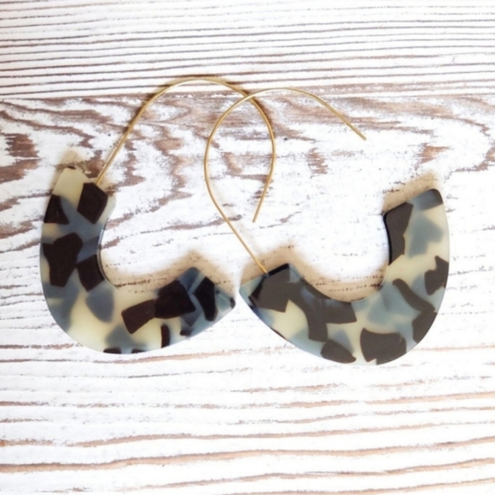 Maggie U Hook Earrings - White